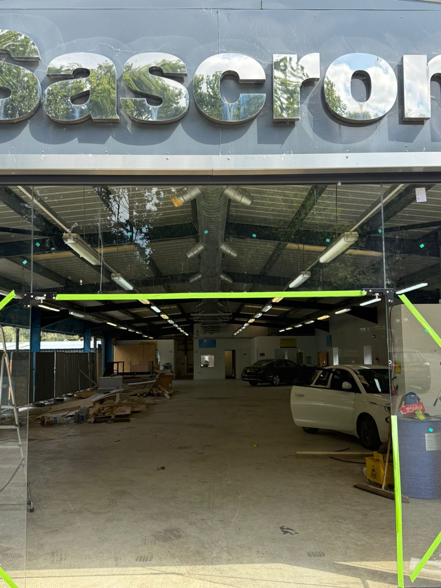 Sascron Car Dealership Oxford — aluminium curtain wall and showroom glazing – Prestige Aluminium Systems