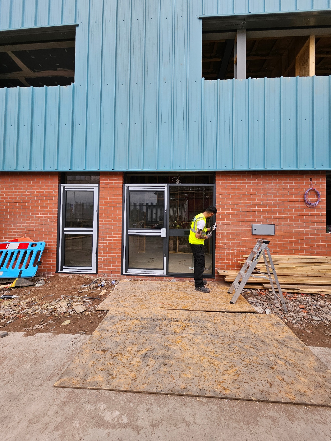 Thermally broken aluminium windows installation – Prestige Aluminium Systems