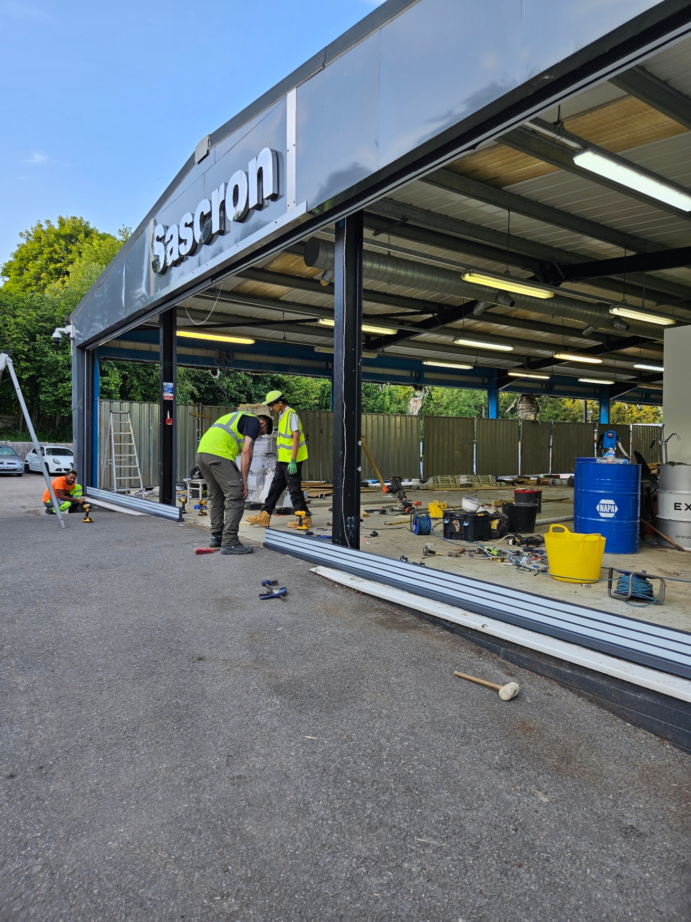 Sascron Car Dealership Oxford — aluminium curtain wall and showroom glazing – Prestige Aluminium Systems